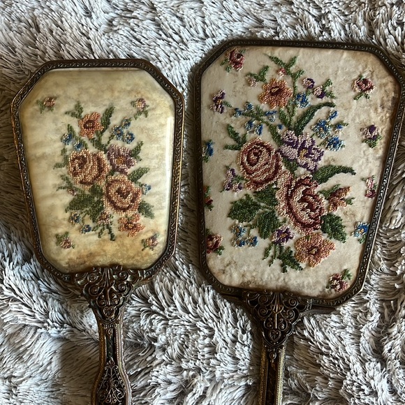 Antique mirror and brush set. Velvet with floral embordery design on back. - Picture 4 of 9